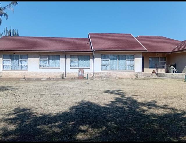 4 BEDROOM HOUSE FOR SALE IN GERMISTON SOUTH